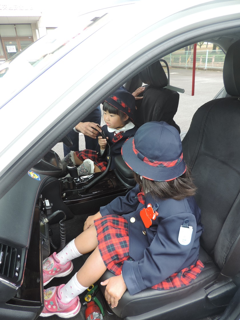 警察署見学 年少 年中 鹿児島県志布志にある幼稚園 しぶし幼稚園